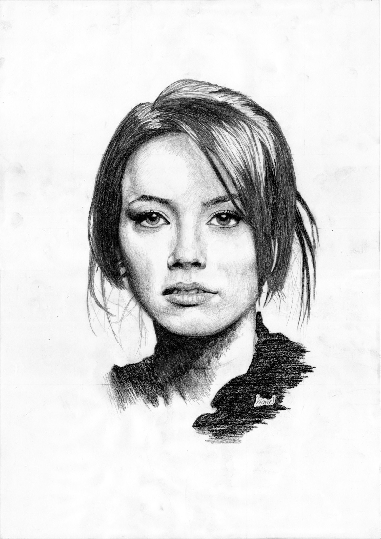 Amber Heard Drawing Pictures