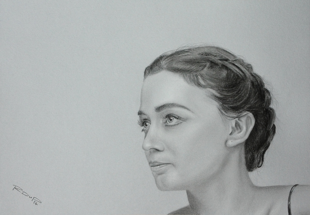 Emily Blunt Drawing Beautiful Image