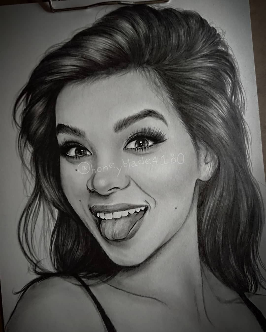 Hailee Steinfeld Drawing Picture