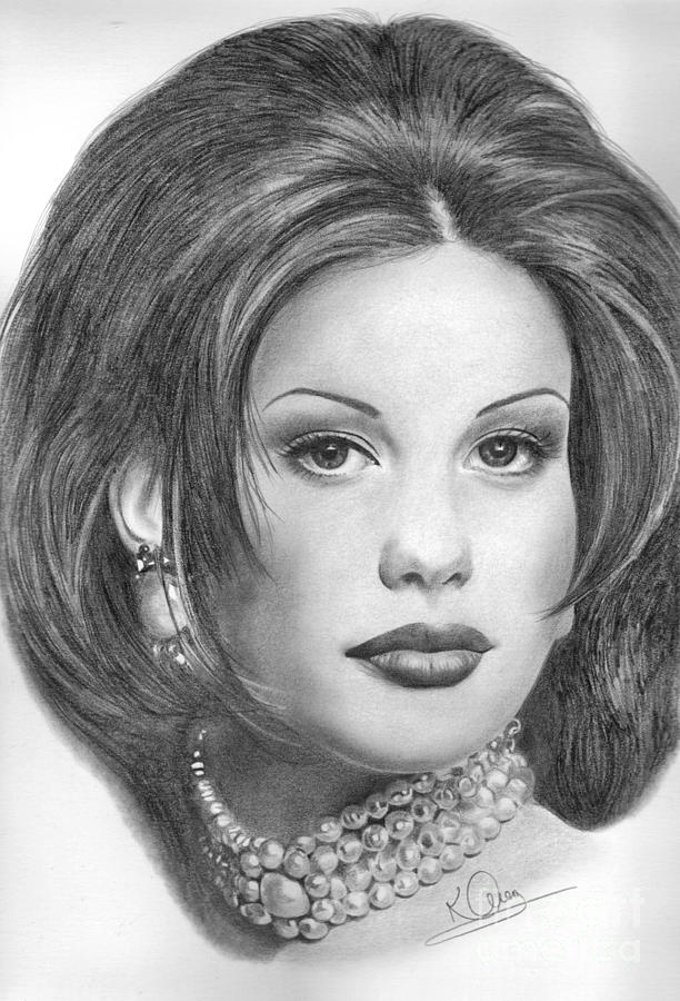 Liv Tyler Drawing Pictures